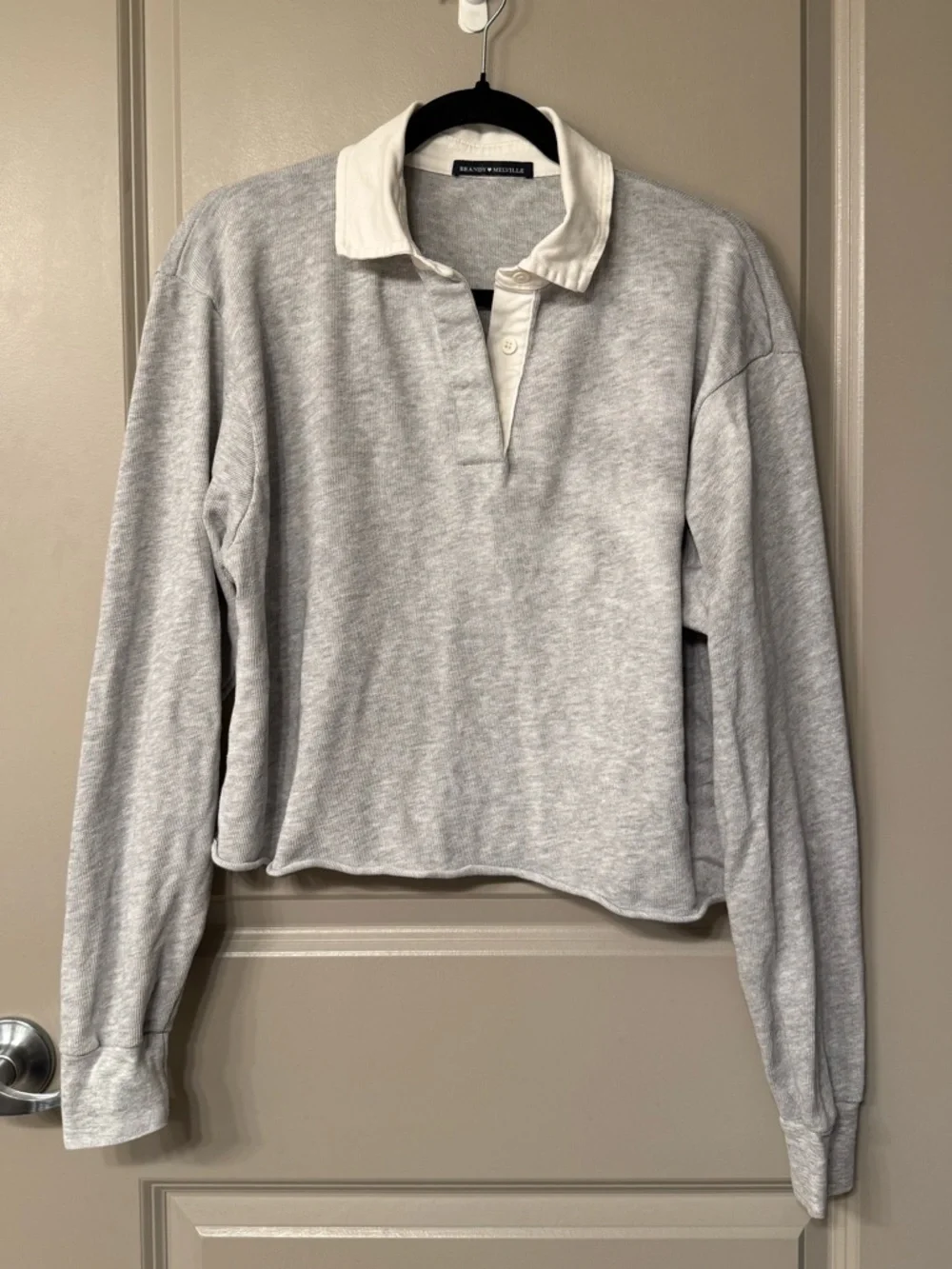 Brandy Melville Collared Long Sleeve Crop Top - Picture 3 of 7